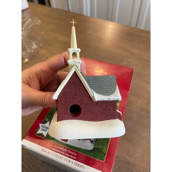 Hallmark Ornament Candlelight Services Church in orig box 2001 - Picture 5 of 7